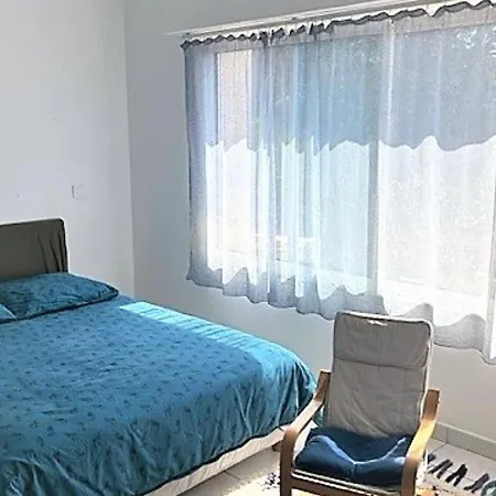 En Rez-de-jardin 3 Pieces Avec Climatisation Et Parking Pres D'ajaccio - Fr-1-61-615 شقة *