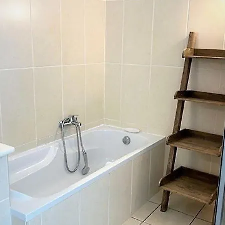 En Rez-de-jardin 3 Pieces Avec Climatisation Et Parking Pres D'ajaccio - Fr-1-61-615 Appartement Villanova